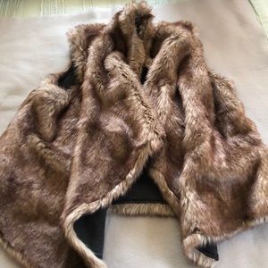 Mossimo faux fur vest